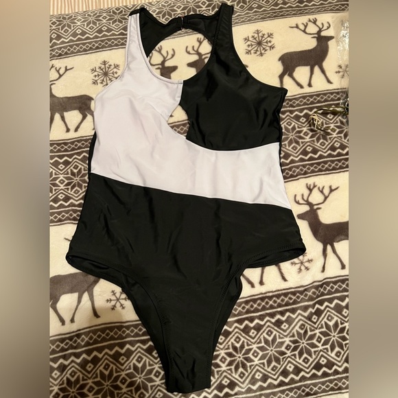 NWOT - gorgeous One Piece - Picture 1 of 3